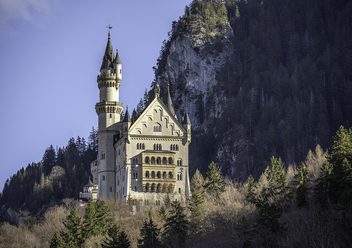 Schloss Neuschwanstein über dem Tal